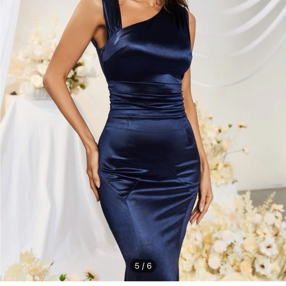 Beautiful navy dress.👗 - Picture 5 of 6